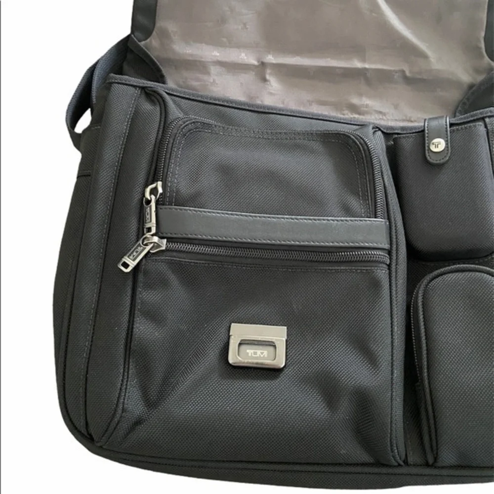 Tumi Alpha Black Messenger Laptop Work Travel Bag‎